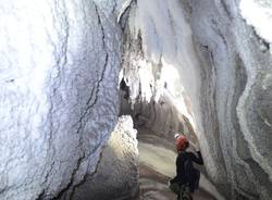 Nelle \"grotte del sale\" in Iran con gli speleologi varesini