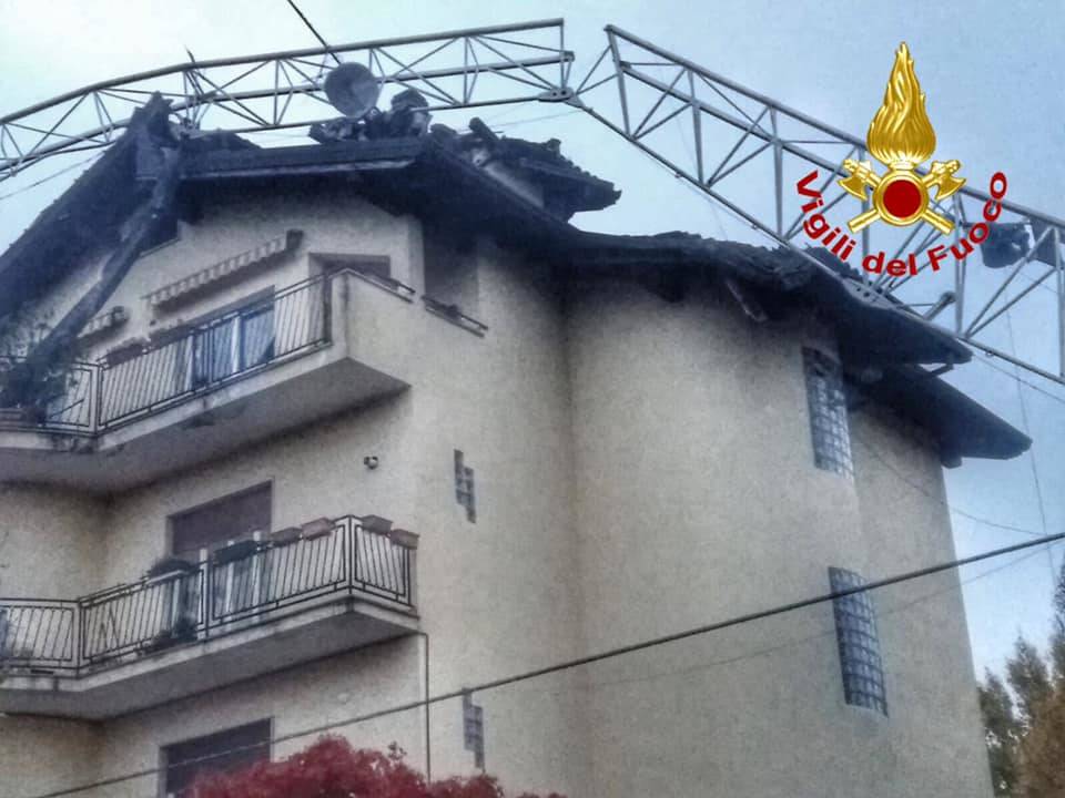Parabiago, crolla una gru