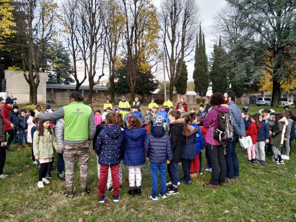 Caronno Pertusella: festa dell’albero con i piccoli della scuola sant’Alessandro