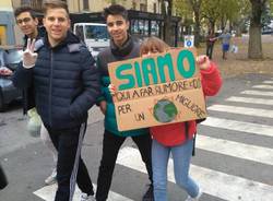 Fridays for Future, centinaia di studenti in piazza a Luino