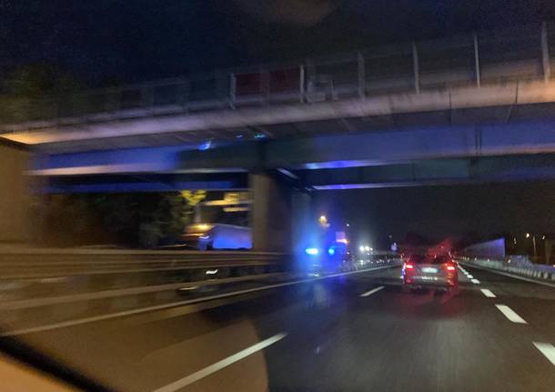 incidente A8 code notte autostrada