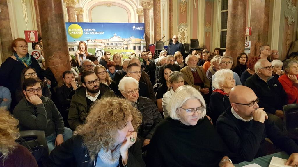 In molti in consiglio comunale per la cittadinanza a Liliana Segre 