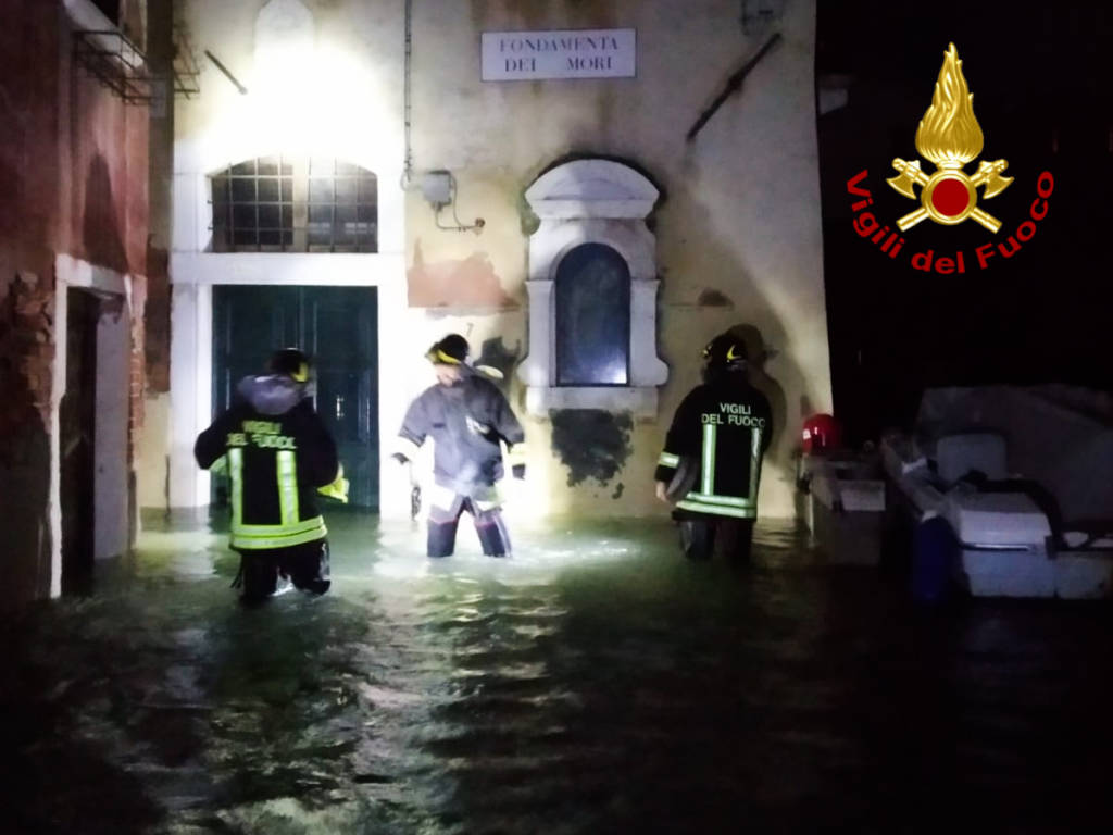 L'acqua alta da record a Venezia