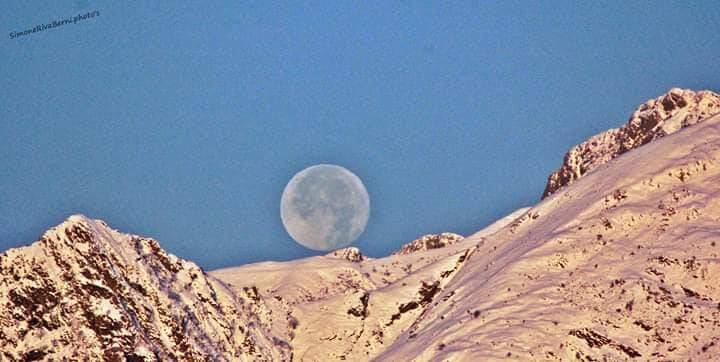 La luna sopra la Forcora - foto di Simone Riva Berni