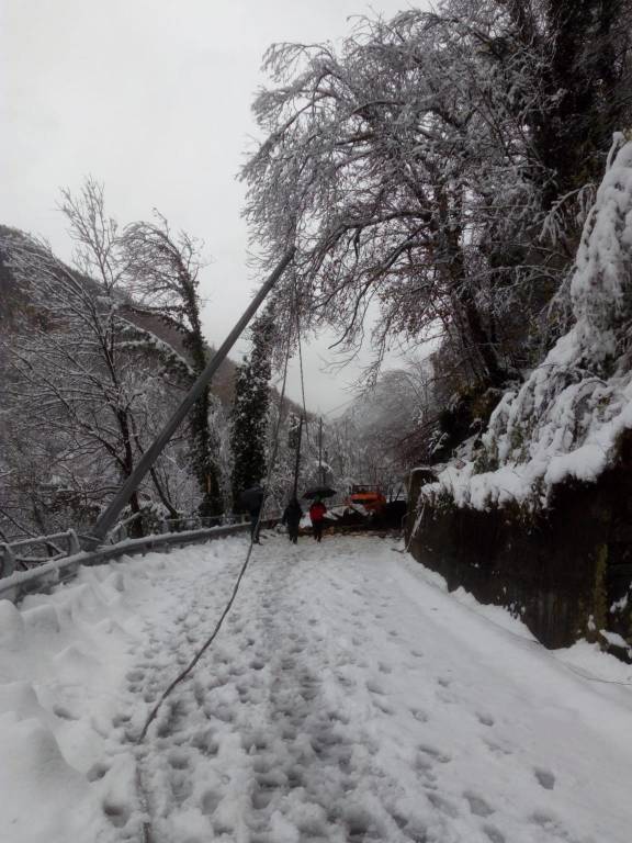 Neve, disagi per il maltempo nelle Valli Ossolane