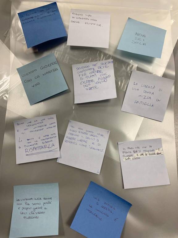"Non sei sola". Villa Valerio, gli studenti contro il femminicidio