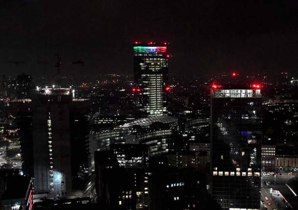 palazzo lombardia illuminato