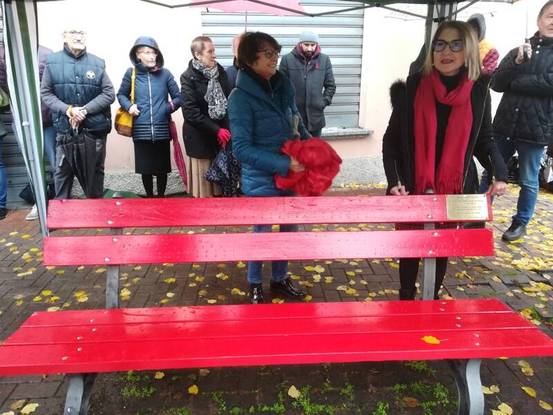 panchina rossa contro la violenza sulle donne canegrate  5 