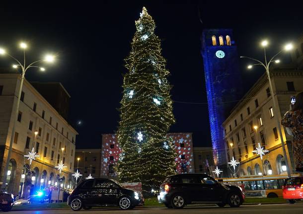 Si accende il Natale di Varese