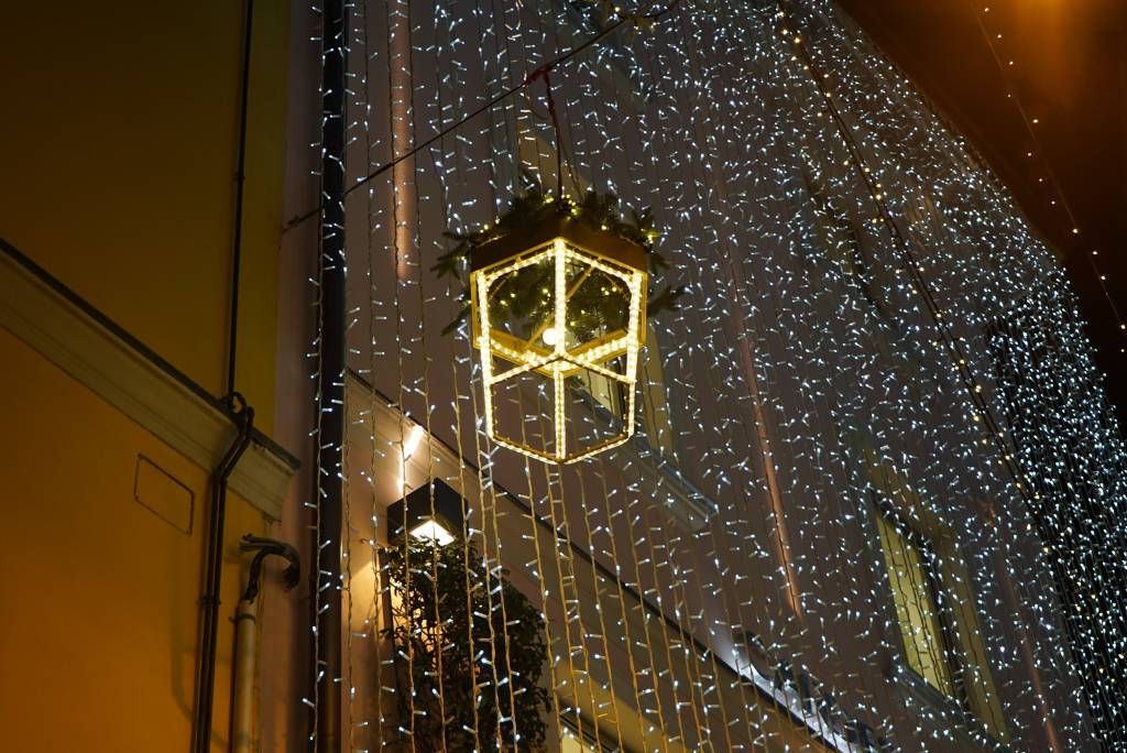 Si accende il Natale di Varese