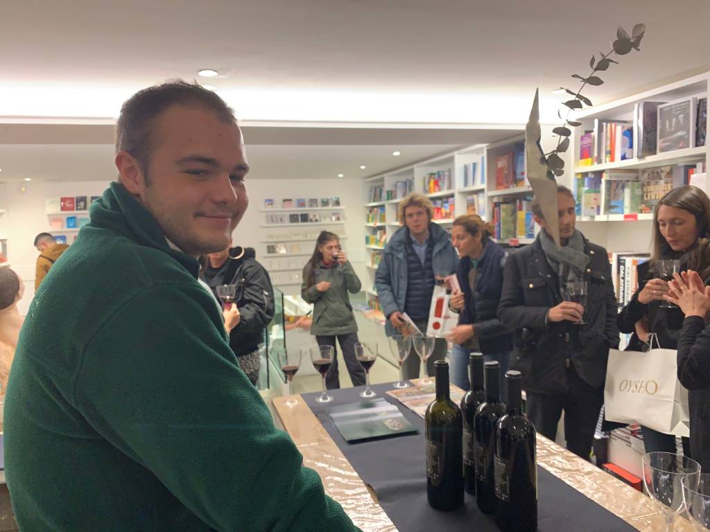 Social media wine a Glocal