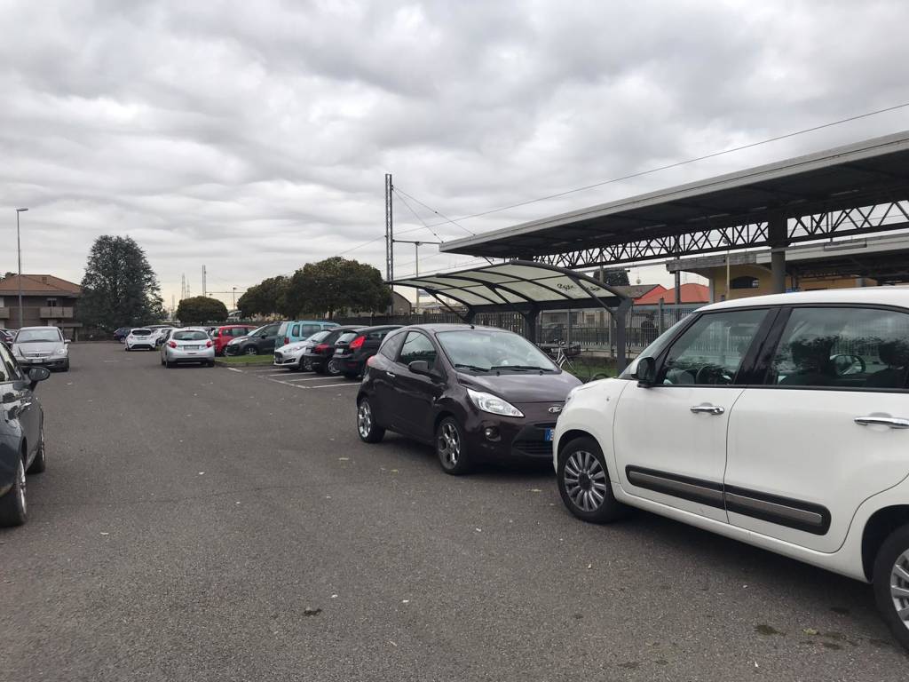 Stazione di Cislago, parcheggi per i residenti e più controlli