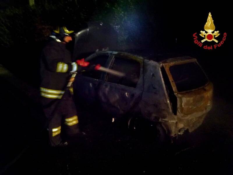 tre auto a fuoco busto arsizio incendio  1 