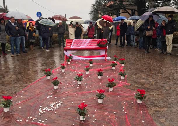 Una "Panchina Rossa" a Lonate Ceppino