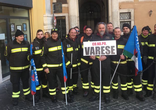 vigili del fuoco protestano per gli stipendi