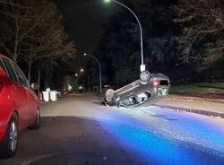 Auto ribaltata in via Montenevoso a Legnano   3 