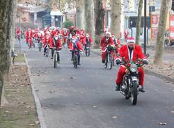 Babbi Natale in bici a Rovello Porro