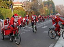 Babbi Natale in bici a Rovello Porro