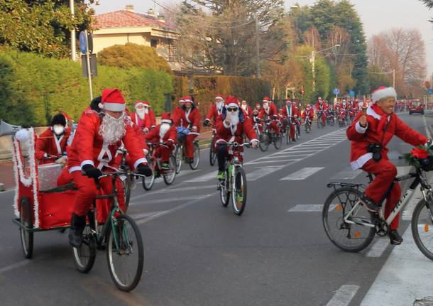 Babbi Natale in bici a Rovello Porro