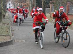 Babbi Natale in bici a Rovello Porro