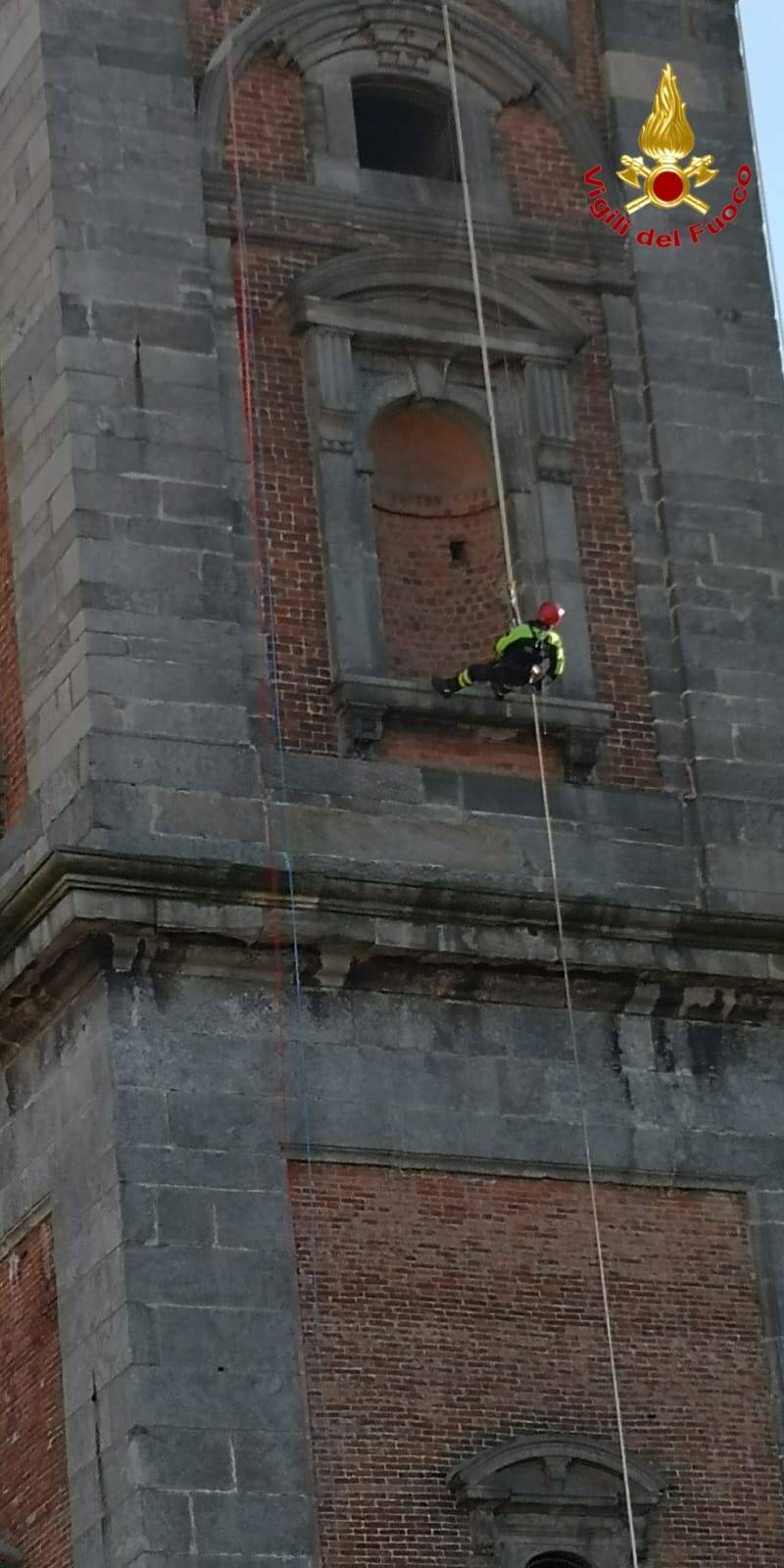 Immacolata, i vigili del fuoco sfidano il baratro