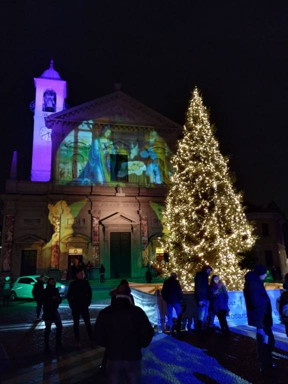 Miss Iryna illumina il Natale di Saronno