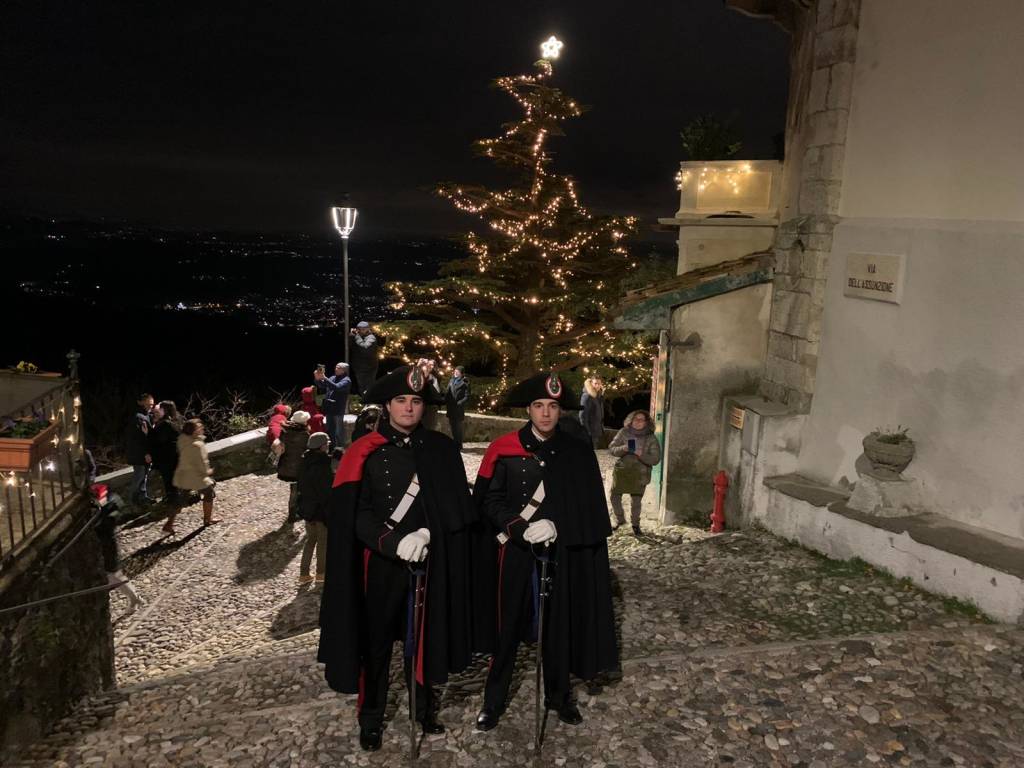 Carabinieri in alta uniforme al sacro Monte