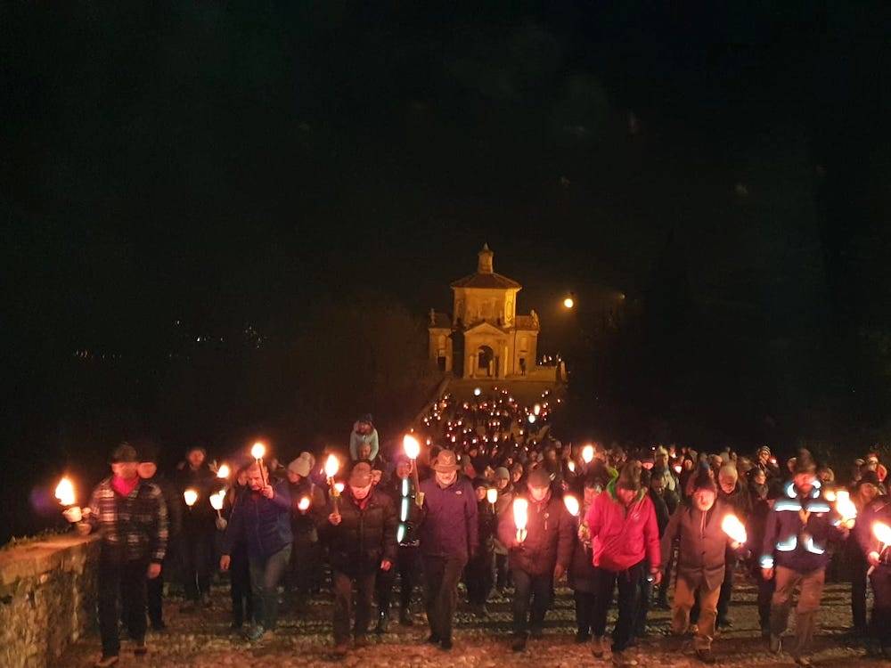 La fiaccolata al Sacro Monte