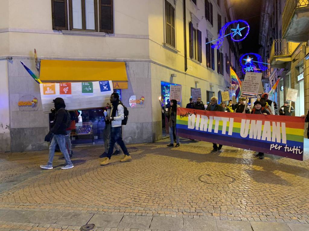 fiaccolata diritti umani varese