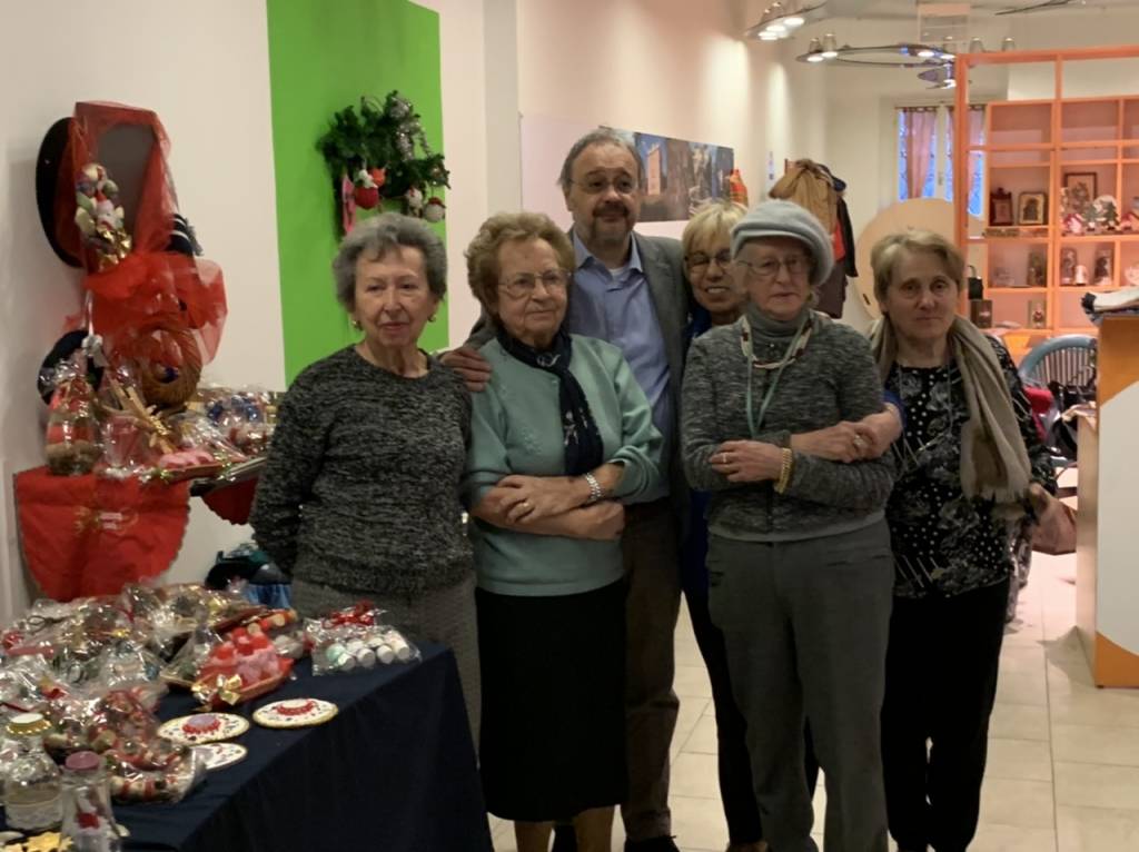 In via Romagnosi il mercatino dei centri anziani