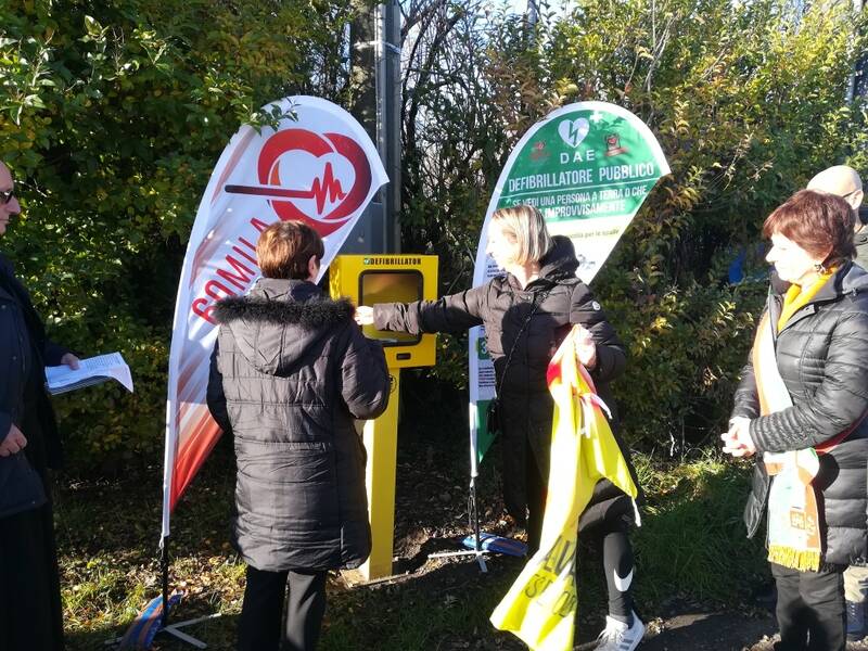 inaugurazione dae defibrillatore san vittore olona famiglia regalia via valloggia  4 