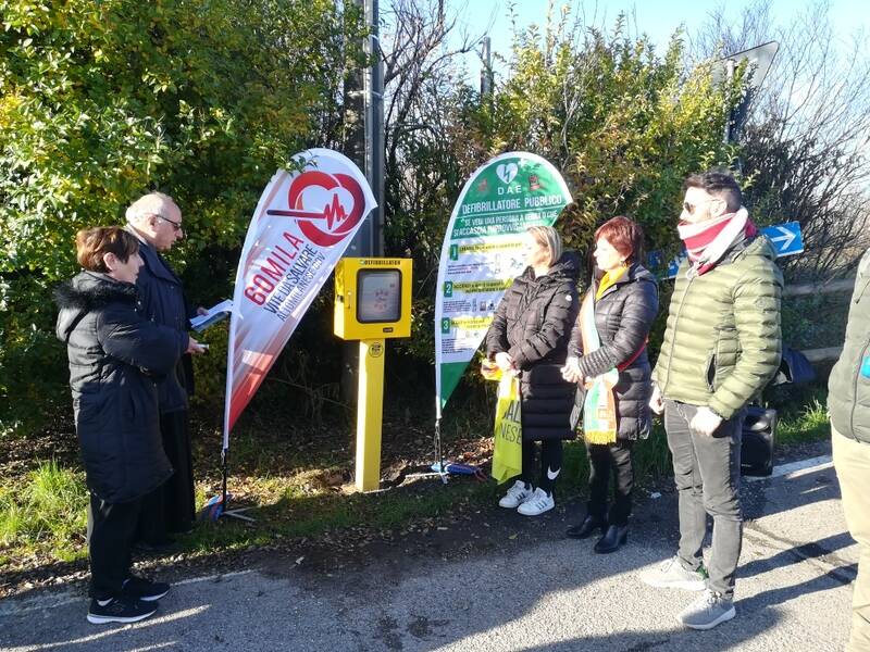 inaugurazione dae defibrillatore san vittore olona famiglia regalia via valloggia  5 