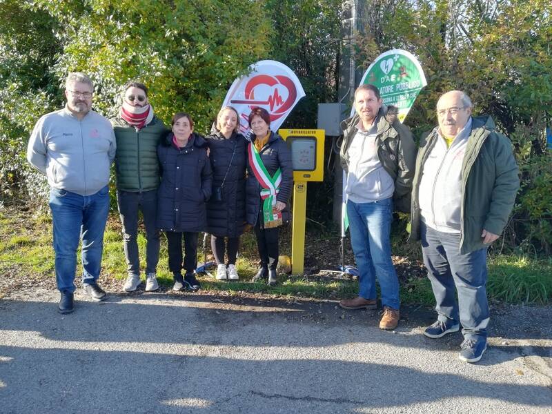 inaugurazione dae defibrillatore san vittore olona famiglia regalia via valloggia  6 