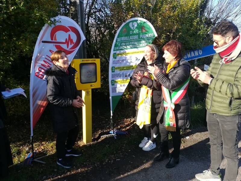 inaugurazione dae defibrillatore san vittore olona famiglia regalia via valloggia  10 