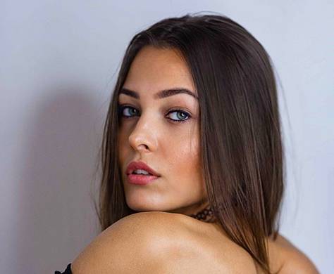 Iryna, la miss che scalda il Natale di Saronno