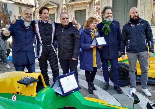 La monoposto di Laurence Balestrini sfila per le vie del centro 