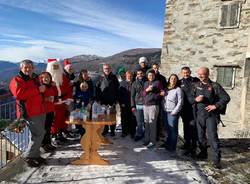 Spot Auguri Di Natale Canale 5.Un Affettuoso Abbraccio A Monteviasco Per Lo Scambio Di Auguri Di Natale