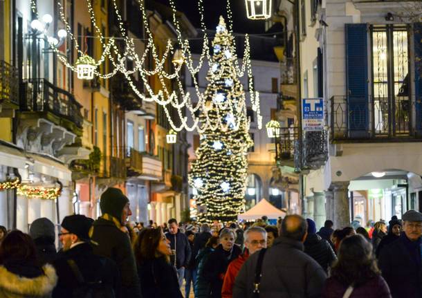 Natale a Varese, in moltissimi in centro