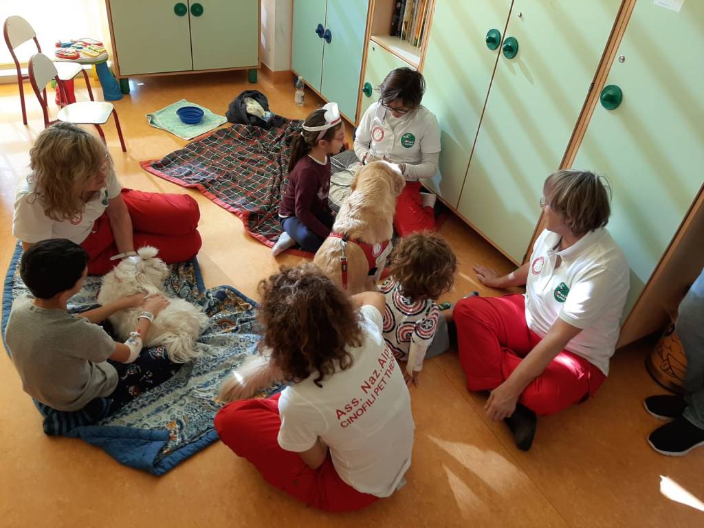 Pet therapy nel reparto di Pediatria dell’ospedale di Garbagnate