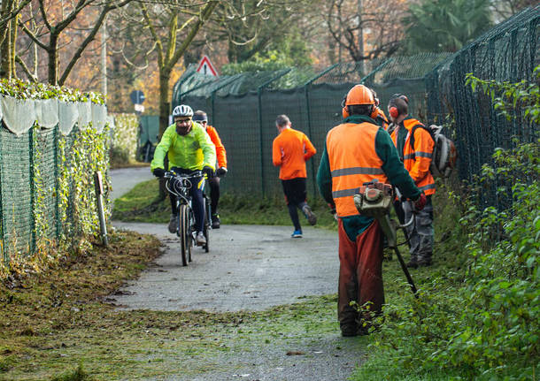 pulizia piste ciclopedonali lago di varese