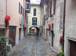 quartiere Olona agghindato a festa