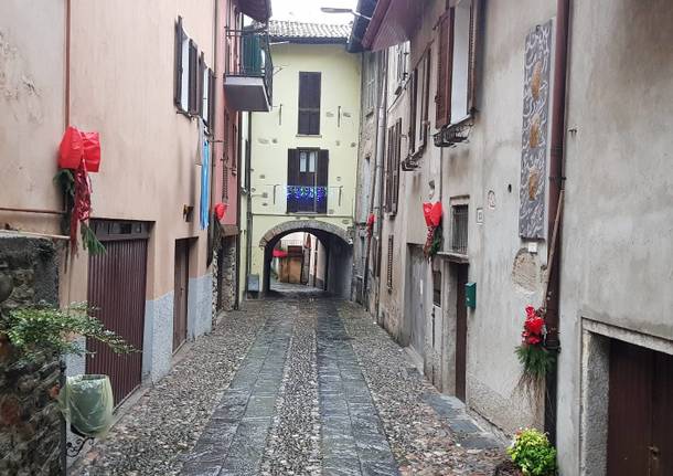 quartiere Olona agghindato a festa