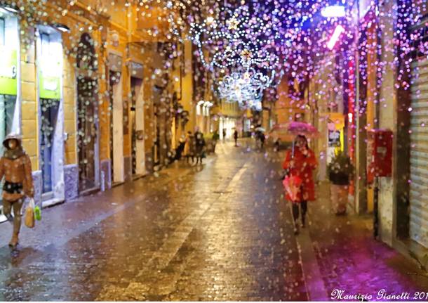 Saronno si veste a festa per Natale