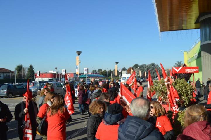 sciopero auchan nerviano  3 