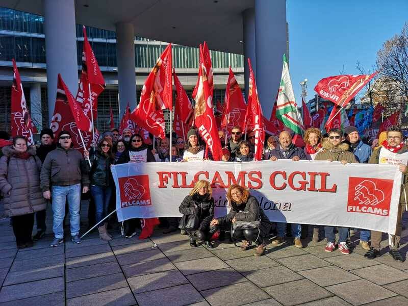 Sciopero sotto il Pirellone  Lavoratori ex Auchan   Conad  2 