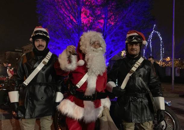 Auguri Di Natale Canale 5.Babbo Natale Arriva In Sidecar Per Gli Auguri Dei Carabinieri