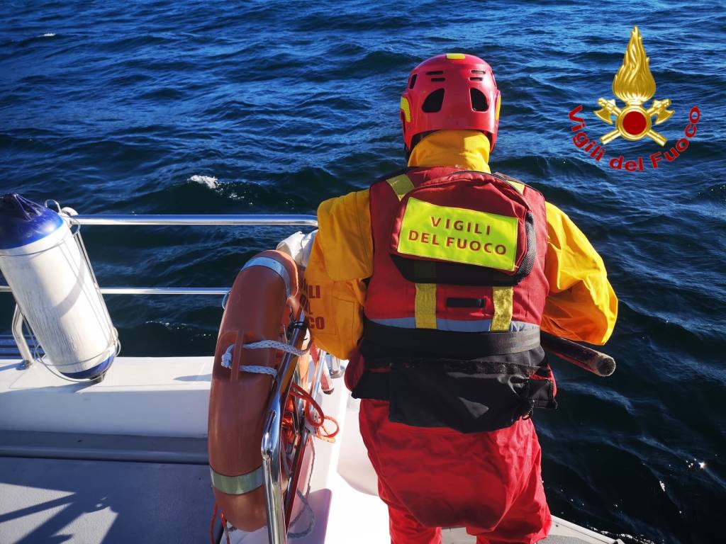 vigili del fuoco acqua lago maggiore