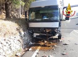 Auto contro camion, incidente sulla ss394 a Laveno Mombello
