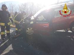 Auto contro camion, incidente sulla ss394 a Laveno Mombello