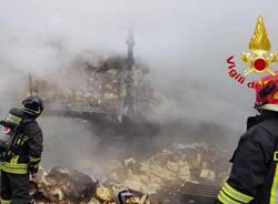 camion di biscotti a fuoco autostrada A4 rho arluno  4 